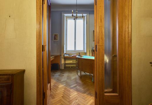 Esclusiva residenza da personalizzare con soffitti di 3,40 metri, doppia esposizione, 4 balconi, cantina e due solai Image 7