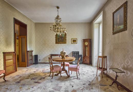 Esclusiva residenza da personalizzare con soffitti di 3,40 metri, doppia esposizione, 4 balconi, cantina e due solai Image 1