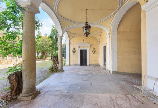 1800-luvun alun residenssi, 1525 m² kolmessa kerroksessa Ylä-Piemonten maisemissa Image 8