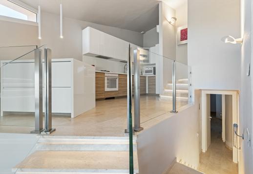 Prestigeträchtige Villa mit 105 m² auf zwei Ebenen, großzügigen multifunktionalen Räumen und eleganten Panoramaveranden mit Blick auf den Yachthafen Image 7