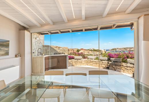 Prestigeträchtige Villa mit 105 m² auf zwei Ebenen, großzügigen multifunktionalen Räumen und eleganten Panoramaveranden mit Blick auf den Yachthafen Image 3