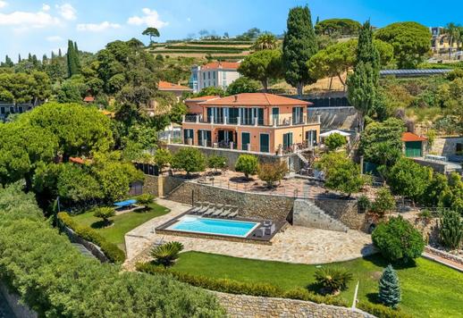 Dimora di 550 mq su quattro livelli posizionata lungo la prima collina di Bordighera nel cuore della Riviera dei Fiori Image 1