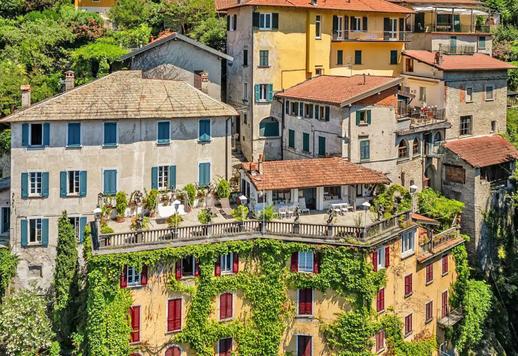 Esclusiva residenza pieds dans l’eau di 90 mq disposta su due livelli, con tre camere e due bagni, situata nella splendida cornice del borgo storico di Nesso. Image 2