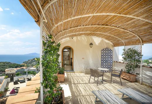 Residenza d’epoca di 375 mq, finemente ristrutturata e dotata di 582 mq di spazi esterni Image 8
