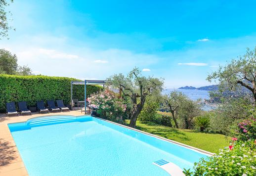 Prestigiosa proprietà di 400 mq in posizione collinare dominante a breve distanza da Portofino e Santa Margherita Ligure Image 4