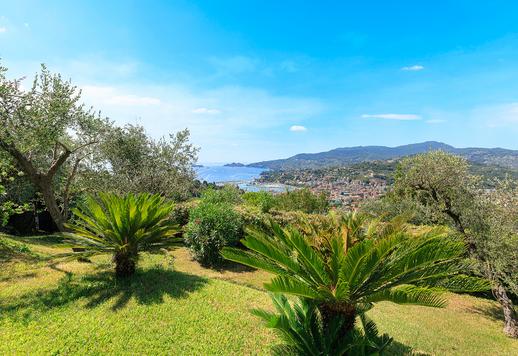 Prestigiosa proprietà di 400 mq in posizione collinare dominante a breve distanza da Portofino e Santa Margherita Ligure Image 5