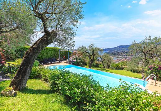 Prestigiosa proprietà di 400 mq in posizione collinare dominante a breve distanza da Portofino e Santa Margherita Ligure Image 3