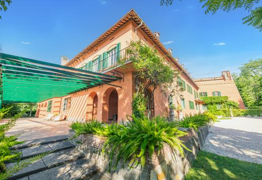 Villa storica di 2000 mq su due livelli con 5 camere e 5 bagni, immersa in un parco secolare a Grottaferrata, nel cuore dei prestigiosi Castelli Romani. Image 7
