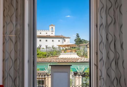 Dimora d’alta rappresentanza al penultimo piano di maestoso palazzo storico nel tessuto più esclusivo di Roma Image 2