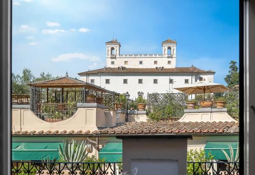 Dimora d’alta rappresentanza al penultimo piano di maestoso palazzo storico nel tessuto più esclusivo di Roma Image 1