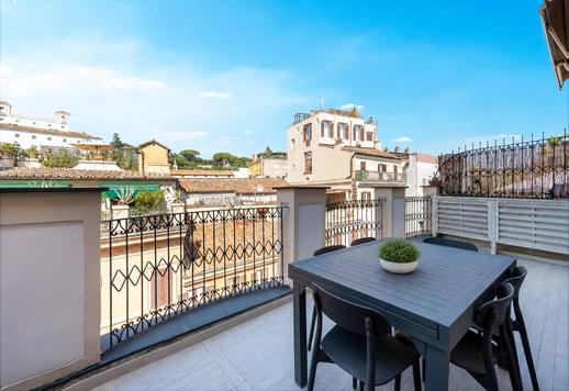 Dimora d’alta rappresentanza al penultimo piano di maestoso palazzo storico nel tessuto più esclusivo di Roma Image 3
