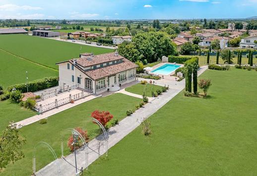 Exklusive Residenz mit 575 m² Bruttofläche auf zwei Hauptebenen, im Herzen der prestigeträchtigen Franciacorta, mit drei Schlafzimmern und fünf Bädern Image 3