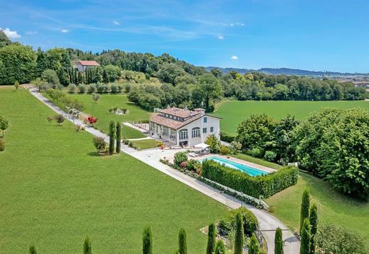 Exklusive Residenz mit 575 m² Bruttofläche auf zwei Hauptebenen, im Herzen der prestigeträchtigen Franciacorta, mit drei Schlafzimmern und fünf Bädern Image 1