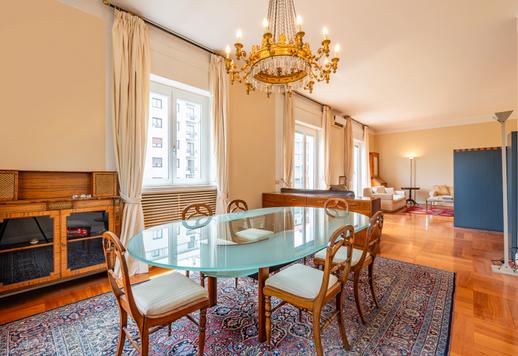 Appartamento di 210 mq su un livello con 4 camere e 3 bagni, posto al quarto piano di un palazzo d'epoca d'autore nel cuore di Porta Venezia a Milano. Image 7