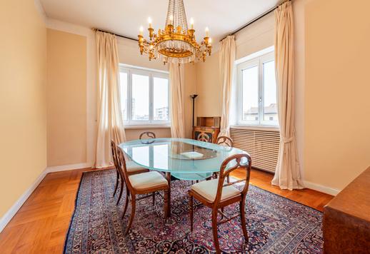 Appartamento di 210 mq su un livello con 4 camere e 3 bagni, posto al quarto piano di un palazzo d'epoca d'autore nel cuore di Porta Venezia a Milano. Image 8