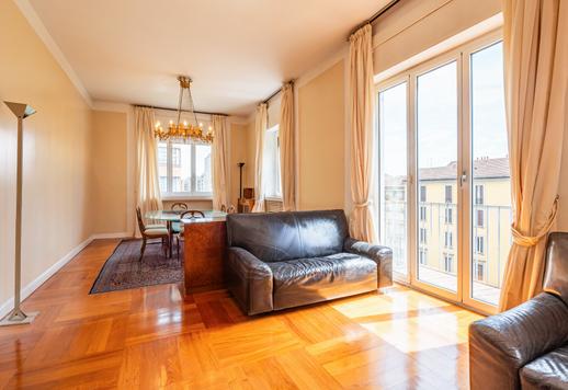 Appartamento di 210 mq su un livello con 4 camere e 3 bagni, posto al quarto piano di un palazzo d'epoca d'autore nel cuore di Porta Venezia a Milano. Image 5