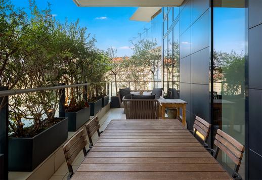 Esclusivo appartamento di 171 mq ad un unico livello nel prestigioso distretto di Porta Nuova a Milano, completo di tre ampie camere da letto, tre bagni e un vivibile balcone. Image 6