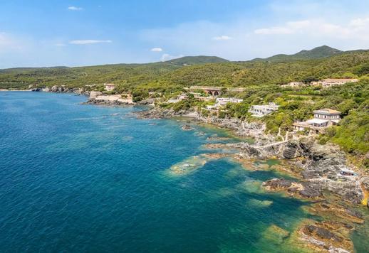 Prestigeträchtige Pieds-dans-l’eau-Wohnung mit 140 m² auf zwei Ebenen, drei Schlafzimmern, zwei Bädern und großzügigen Außenbereichen mit Panoramablick an der prachtvollen Costa degli Etruschi Image 3
