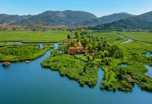 4000 m²-es, 8 épületből álló birtok Giacomo Puccini történelmi kötődésével, védett természeti területen Image 2