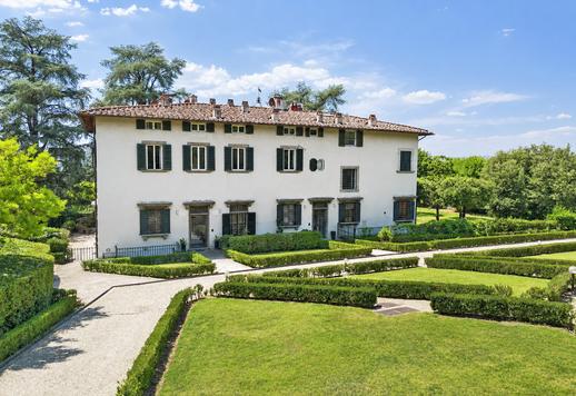 Appartamento d'élite di 260 mq su due livelli con tre camere e tre bagni, immerso nel verde tra le esclusive colline di Settignano e Rovezzano a Firenze Image 4