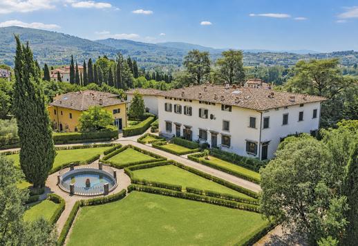 Appartamento d'élite di 260 mq su due livelli con tre camere e tre bagni, immerso nel verde tra le esclusive colline di Settignano e Rovezzano a Firenze Image 2