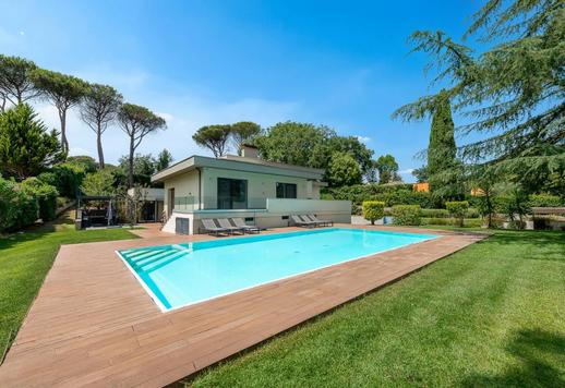 Maison individuelle de 452 m² sur deux niveaux, située dans un parc privé de 2 000 m² Image 4