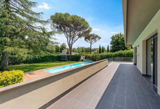 Maison individuelle de 452 m² sur deux niveaux, située dans un parc privé de 2 000 m² Image 7