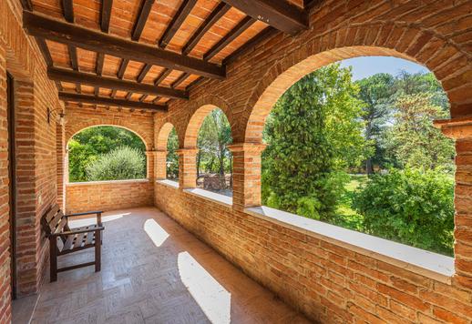 Villa du XVIIIe siècle de 890 m² sur deux niveaux, divisée en 13 appartements indépendants Image 6