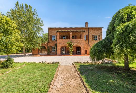 Villa du XVIIIe siècle de 890 m² sur deux niveaux, divisée en 13 appartements indépendants Image 8