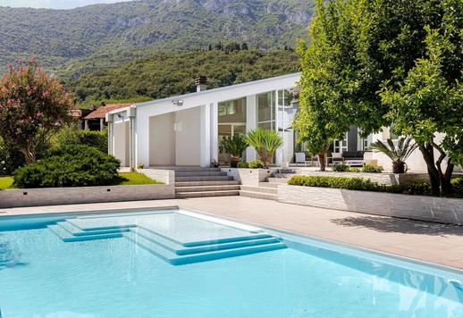 Struttura di 645 mq su tre livelli con quattro camere e cinque bagni alle porte di Brescia Image 1