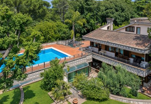 Prestižinė 1160 m² rezidencija per tris lygius garsiajame Romos EUR rajone su penkiais miegamaisiais, penkiais vonios kambariais ir dideliu privačiu parku. Image 1