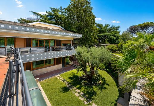 Prestižinė 1160 m² rezidencija per tris lygius garsiajame Romos EUR rajone su penkiais miegamaisiais, penkiais vonios kambariais ir dideliu privačiu parku. Image 9
