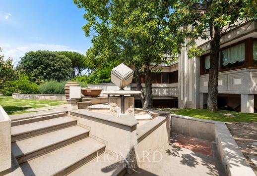 Prestižinė 1160 m² rezidencija per tris lygius garsiajame Romos EUR rajone su penkiais miegamaisiais, penkiais vonios kambariais ir dideliu privačiu parku. Image 8