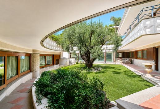Prestižinė 1160 m² rezidencija per tris lygius garsiajame Romos EUR rajone su penkiais miegamaisiais, penkiais vonios kambariais ir dideliu privačiu parku. Image 7