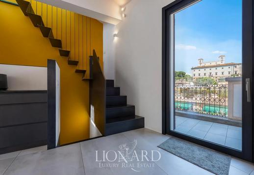 Quinto e sesto piano di un signorile palazzo storico di rara eleganza tra Piazza di Spagna e Piazza del Popolo Image 2