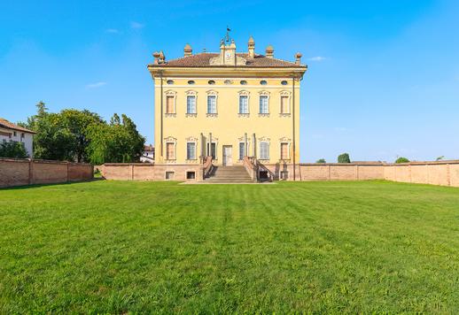 Historische Residenz aus dem 18. Jahrhundert mit 843 m² auf vier Ebenen und monumentalen Freskensälen Image 5