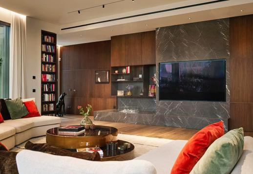 Apartamento de 208 m² en la séptima planta de un edificio de diseño, con una terraza de 74 m², dos suites principales y tres baños. Image 4