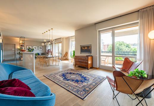 Appartement de 300 m² situé aux troisième et quatrième étages d'un immeuble de standing niché dans un cadre verdoyant en milieu urbain, desservi par un ascenseur Image 1