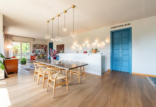 Appartement de 300 m² situé aux troisième et quatrième étages d'un immeuble de standing niché dans un cadre verdoyant en milieu urbain, desservi par un ascenseur Image 4