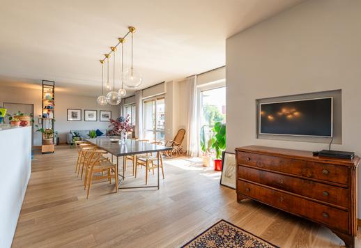 Appartement de 300 m² situé aux troisième et quatrième étages d'un immeuble de standing niché dans un cadre verdoyant en milieu urbain, desservi par un ascenseur Image 2
