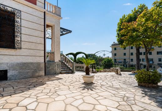 Residencia histórica de 320 m² distribuida en tres niveles con 300 m² de terrazas y vistas abiertas al golfo Image 5