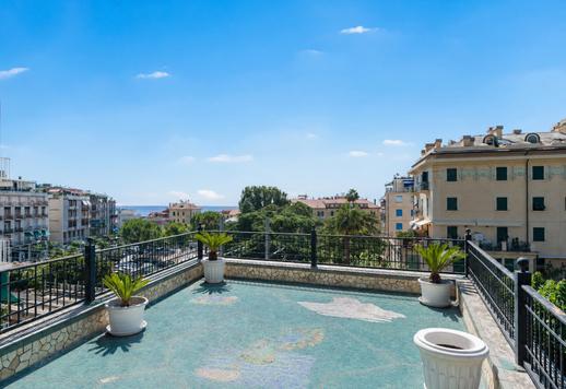 Residencia histórica de 320 m² distribuida en tres niveles con 300 m² de terrazas y vistas abiertas al golfo Image 6