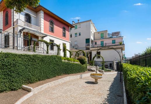 Residencia histórica de 320 m² distribuida en tres niveles con 300 m² de terrazas y vistas abiertas al golfo Image 4