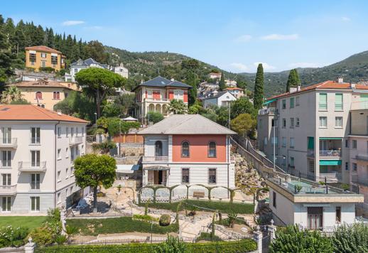 Residencia histórica de 320 m² distribuida en tres niveles con 300 m² de terrazas y vistas abiertas al golfo Image 2