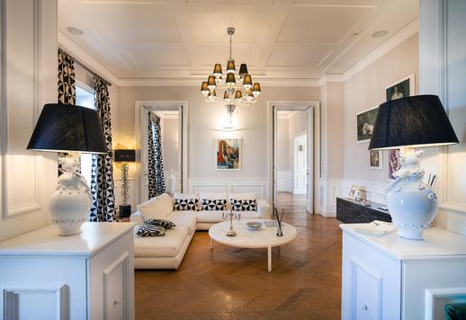 Residencia histórica de 1922 distribuida en 1100 m² en cuatro niveles comunicados por ascensor Image 9