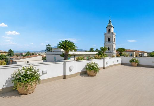 Residencia histórica de 1922 distribuida en 1100 m² en cuatro niveles comunicados por ascensor Image 4