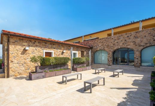 785 m²-es, háromszintes rezidencia uralkodó fekvésben a toszkán Maremma dombjai között Image 8
