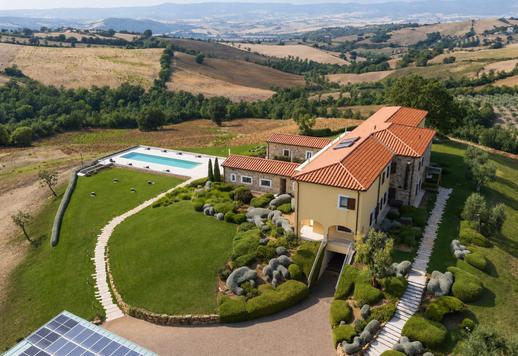 785 m²-es, háromszintes rezidencia uralkodó fekvésben a toszkán Maremma dombjai között Image 4