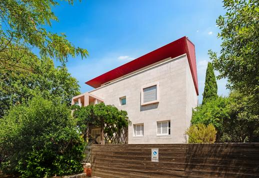 Designerska willa o powierzchni 400 m² na czterech poziomach z loggią obwodową i prywatnym ogrodem o powierzchni 825 m² Image 1