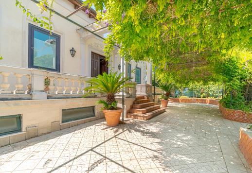 Majestic 1068 sqm property over four levels in Vico Equense, five minutes from the sea Image 9